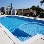 Апартхотел Vello 3*