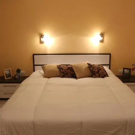 Vello מלון דירות 3*