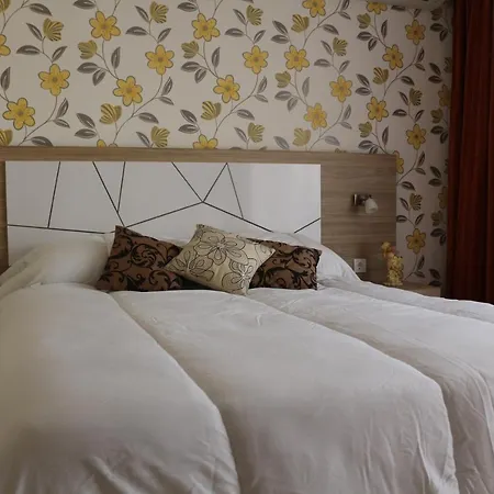 Vello מלון דירות 3*